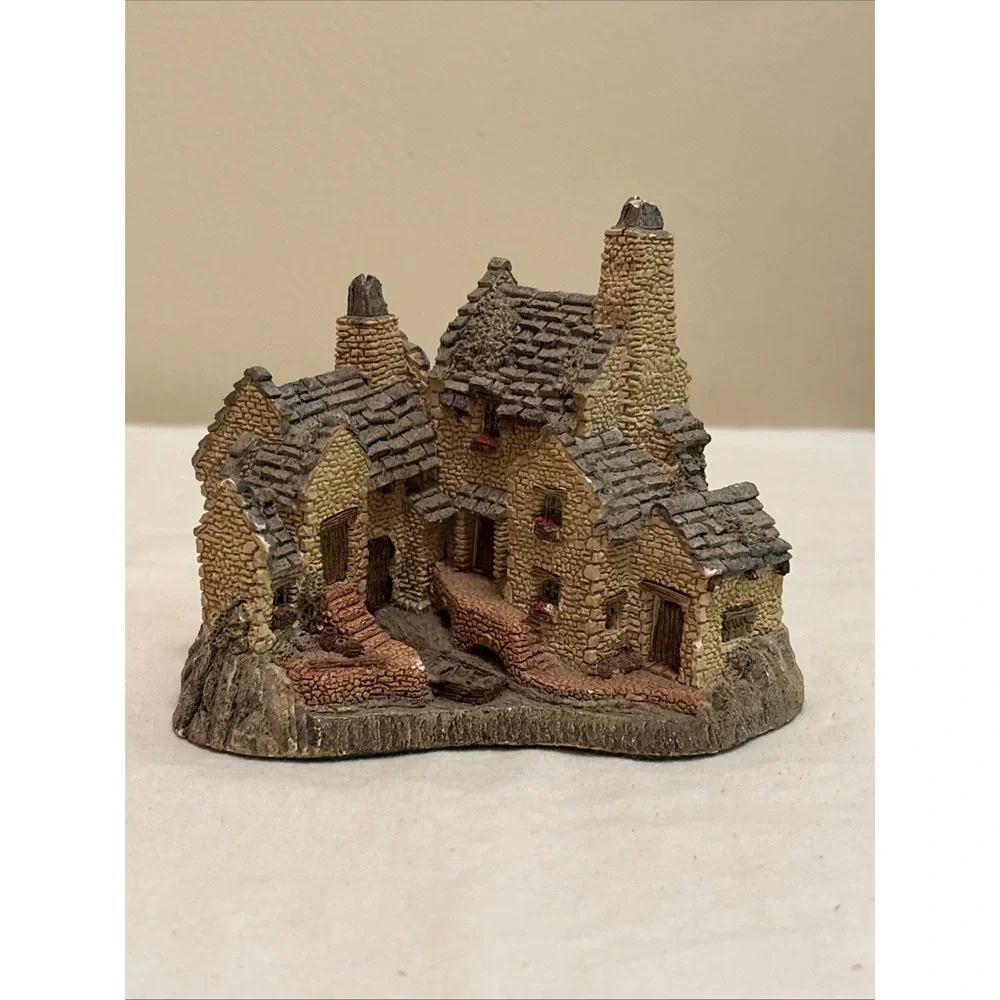 Vintage 1983 David Winter Cottages John Hine Fisherman's Wharf Figurine
